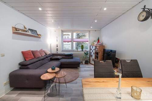 wohnen (1) - Charmante 3 Zimmer-Wohnung im 1. Obergeschoss - mit Balkon & Einbauküche in Stuttgart-West