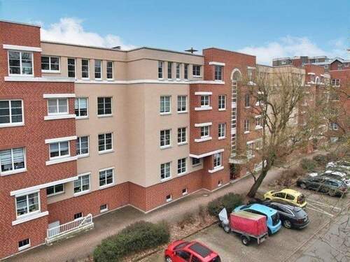 Gebäudevorderseite - 4 Zimmer Etagenwohnung zum Kaufen in Langenhagen