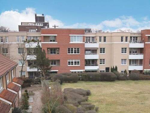 Gebäuderückseite - 4 Zimmer Etagenwohnung in Langenhagen