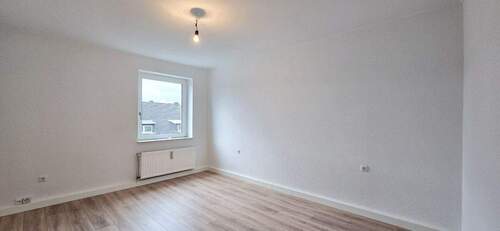 Wohnzimmer - Frisch renoviert: 2 Zimmer Wohnung in zentraler Lage in Wattenscheid