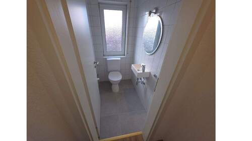 1.OG - Gästebad mit Fenster - 