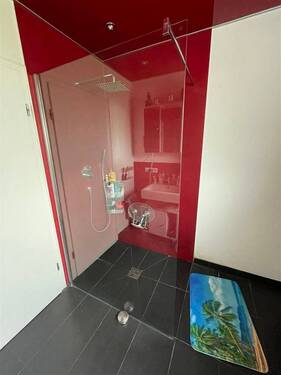 Bad mit Dusche im EG - 