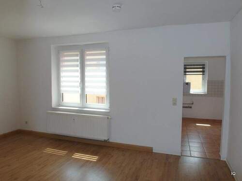 Zimmer 1: Wohnbereich, Zugang zur Küche - 