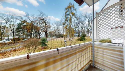 Blick vom Balkon - 2 Zimmer Etagenwohnung zum Kaufen in Berlin