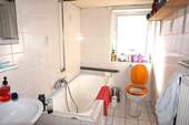 Badezimmer mit Wannenbad.JPG - 
