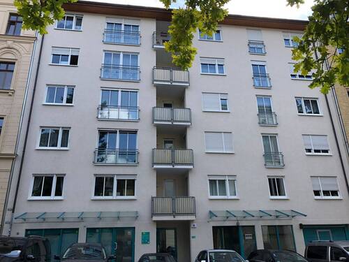 Hausansicht - 2-Raumwohnung mit Balkon im Zentrum-Süd
