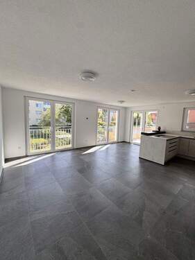 Bild 1 - Neubau Sonnige, moderne 3-Zi.-Wohnung mit Balkon, Einbauküche und Stellplatz
