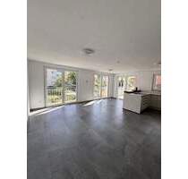 Neubau Sonnige, moderne 3-Zi.-Wohnung mit Balkon, Einbauküche und Stellplatz - Sindelfingen Mitte