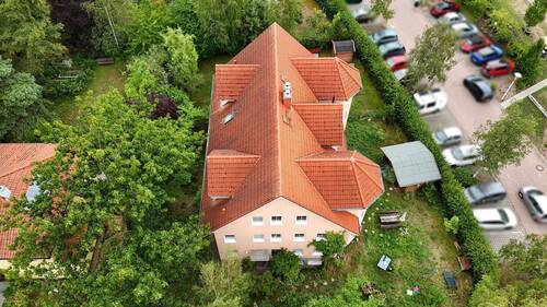 Eingang linke Seite vom Haus - 5 Zimmer Doppelhaushälfte in Kleinmachnow