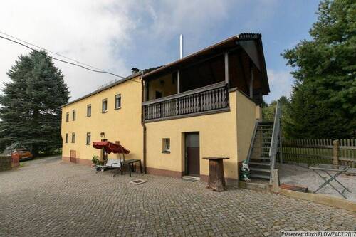 Blick zur Terrasse - 7 Zimmer Mehrfamilienhaus, Wohnhaus zum Kaufen in Elstra