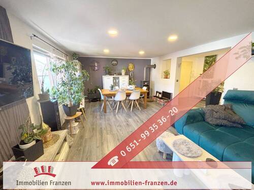 Wohnbereich - Viel Platz für wenig Geld: Einfamilienhaus mit 5 Schlafzimmern, Kamin, Garten, Obstwiese, Garage & Gewächshaus in Waldweiler