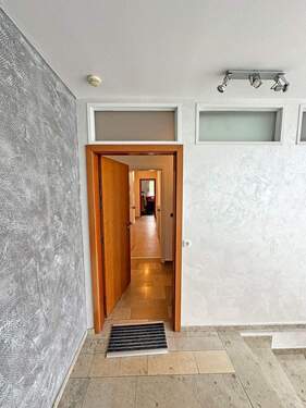 Treppenhaus_Eingang - 4 Zimmer Etagenwohnung zum Kaufen in Dortmund