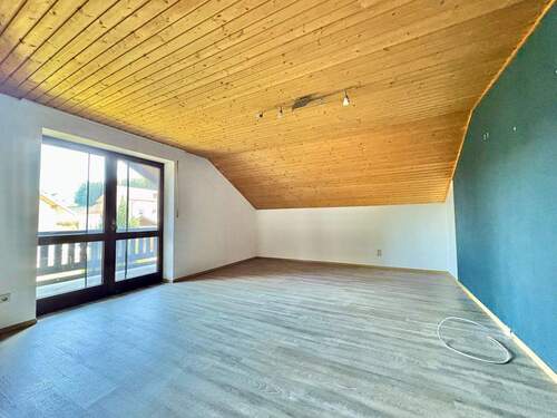 großer Wohnraum mit Terrasse - 