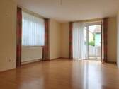 Wohnzimmer - 2-Zimmer-Wohnung mit Balkon und Stellplatz in Reichenberg!