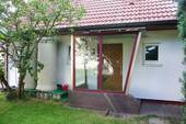 Ostseite, Hauseingang - 5 Zimmer Einfamilienhaus in Ottendorf-Okrilla