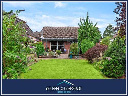 Titelbild Soldkamp - Baujahr 1998! Gepflegte Doppelhaushälfte mit großem Garten und Vollkeller in ruhiger Lage von Meiendorf