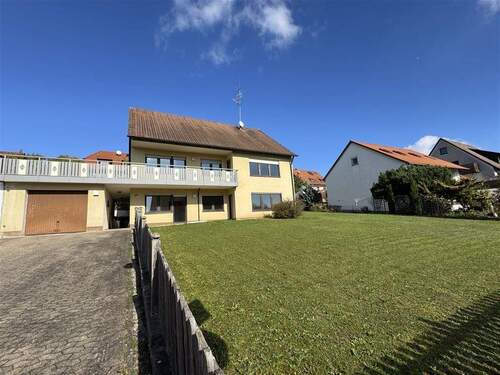 Haus ,Garage und Stellplätze - 