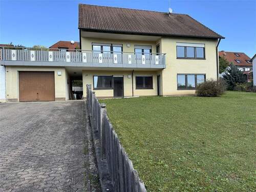 Haus mit viel Potenzial - 6 Zimmer Mehrfamilienhaus, Wohnhaus in Trautskirchen