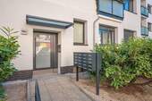 Hauseingang 69a - Wohnen im Herzen Berlins - freie 2-Raumwohnung in Wilmersdorf