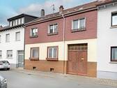 Hausansicht - Einfamilienhaus in zentraler Lage von Oftersheim - Kernsanierung oder Neubau, Sie entscheiden!