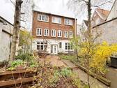 Innenhof mit Blick auf die ehemalige Strumpffabrik - Mehrfamilienhaus, Wohnhaus in Lübeck