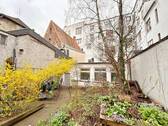 Innenhof mit Blick auf die rückwärtige Fassade - Mehrfamilienhaus, Wohnhaus mit 950,00 m² in Lübeck zum Kaufen
