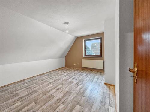 Haus 1 Zimmer 2 im OG - 