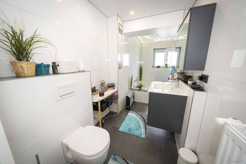 Bad OG - 5 Zimmer Mehrfamilienhaus, Wohnhaus in Saarbrücken / Dudweiler