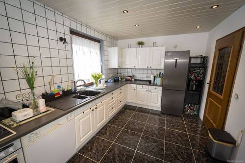 Küche - Mehrfamilienhaus, Wohnhaus mit 107,00 m² in Saarbrücken / Dudweiler zum Kaufen