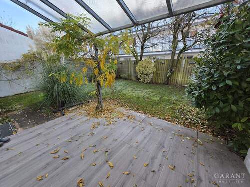 Blick von der Terrasse aus in den Garten - 