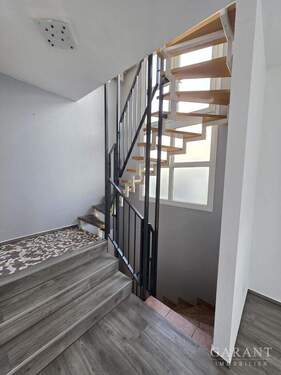 Treppenaufgang vom EG zum OG - 