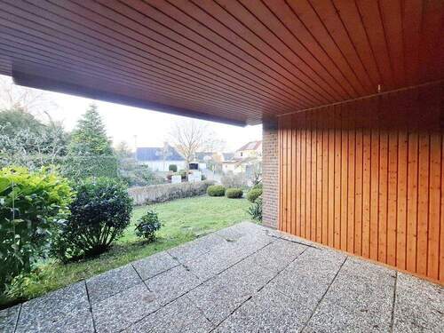 überdachte Terrasse in Richtung Vorgarten - 