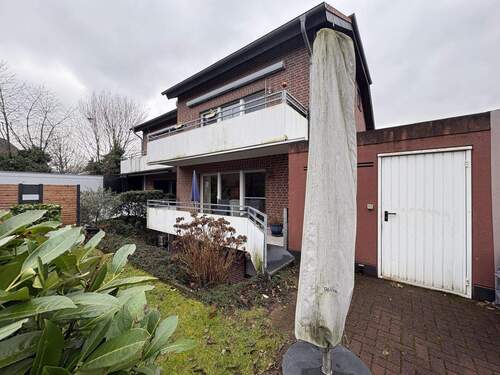 Gebäuderückansicht / Balkon / Garage - 