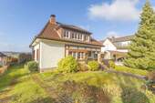 Haus- & Gartenansicht - 4 Zimmer Einfamilienhaus zum Kaufen in Menden