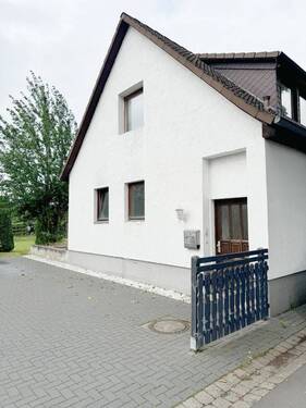 Titelbild - Großzügige Doppelhaushälfte mit Entwicklungspotenzial in Lengede - Charmant, Gepflegt und Vielseitig