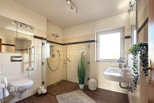Badezimmer im Obergeschoss - 