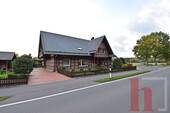 Außenansicht - Große 5-Zimmer-Wohnung mit 2 Balkonen und Garage in ländlicher Holdorfer Lage