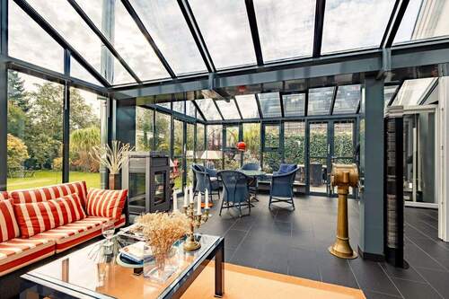 großzügiger Wintergarten - 