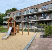 Sonnige 2-Zimmerwohnung (Neubaucharakter) mit großer Südterrasse und tollem Ausblick in zentraler, aber ruhiger und grüner Lage von Hamburg-Eißendorf!