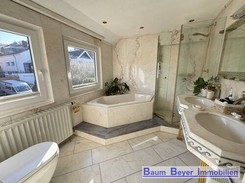 Badezimmer im Obergeschoss - 