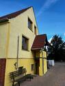 Hausansicht - Großes Grundstück mit Einfamilienhaus, Doppelgarage und Nebengelass (1 Zimmer) in ländlicher ruhiger Lage