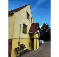 Großes Grundstück mit Einfamilienhaus, Doppelgarage und Nebengelass (1 Zimmer) in ländlicher ruhiger Lage - Sandau (Elbe)