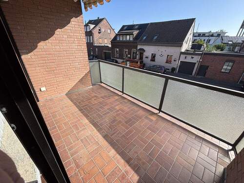 Loggia zur Straßenseite - 