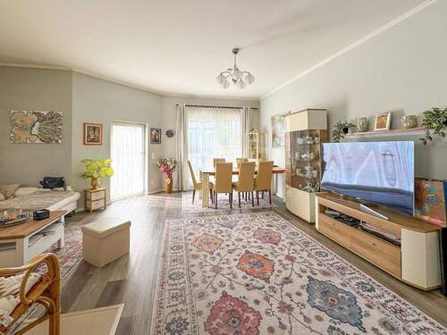 Wohn-Esszimmer - 2 Zimmer Etagenwohnung zum Kaufen in Berlin