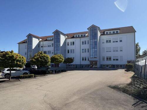 Außenansicht - Charmante 2,5 Zimmerwohnung mit Terrasse