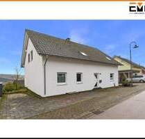 Vielseitiges Zweifamilienhaus mit Weitblick in ruhiger Lage - Lampaden