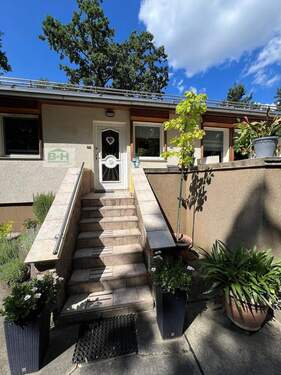 Hauseingang Sommer.jpg - Bungalow mit 110,00 m&sup2; in Dessau-Roßlau zum Kaufen