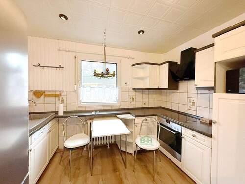 Küche mit Einbaumöbeln.jpg - 