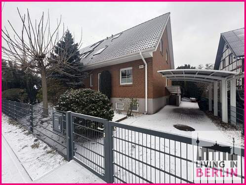 Hausansicht - Familienglück trifft Gartenleidenschaft!