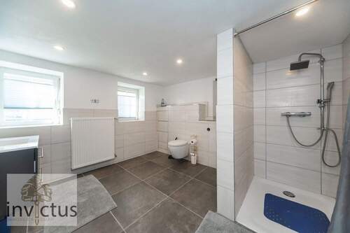 Modernes Badezimmer - Einfamilienhaus mit 180,00 m&sup2; in Bad Mergentheim / Apfelbach zum Kaufen